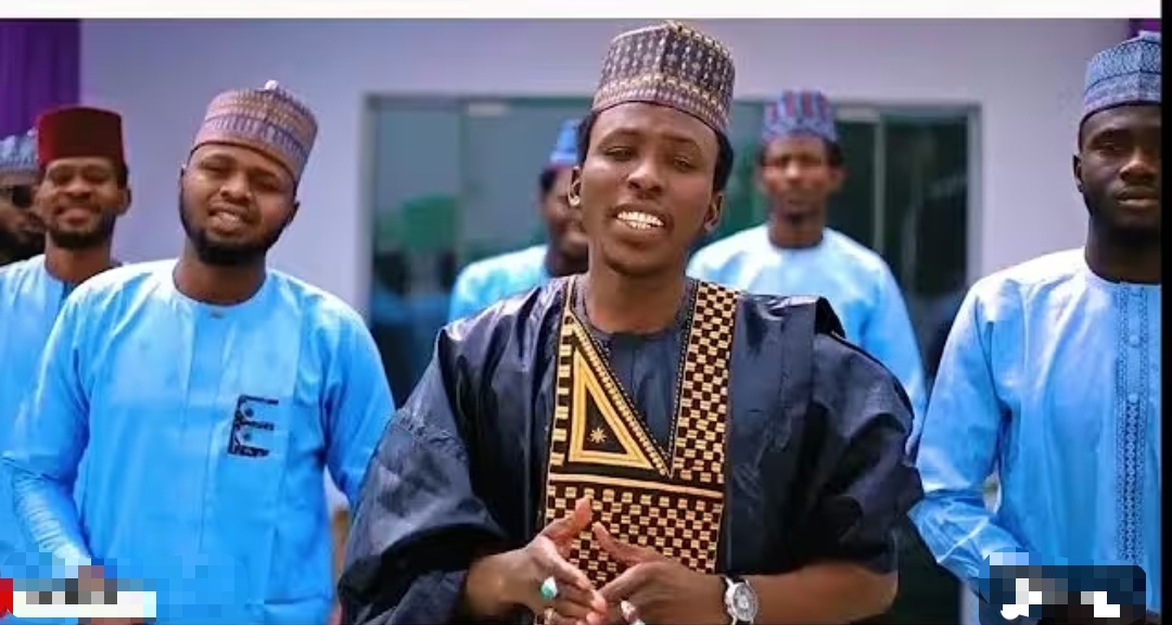 Zaki Dan Yaya - Badruttamaam Ft. Fauziyya Aliyu